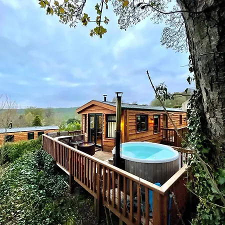 Chalet Timber With Hot Tubs *