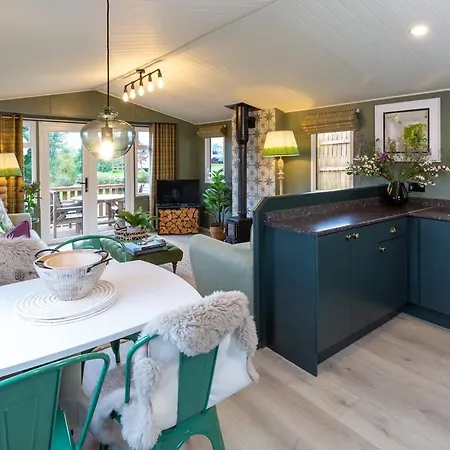 Timber With Hot Tubs Chalet