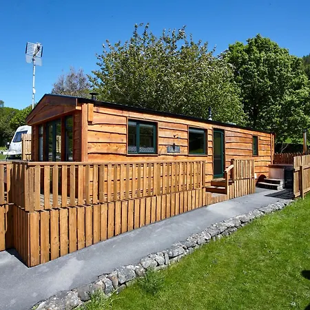 Chalet Timber With Hot Tubs